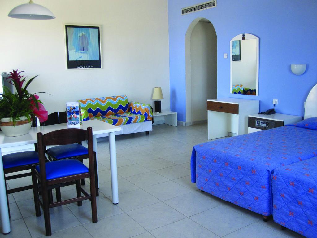 Crown Resorts Elamaris Protaras Buitenkant foto