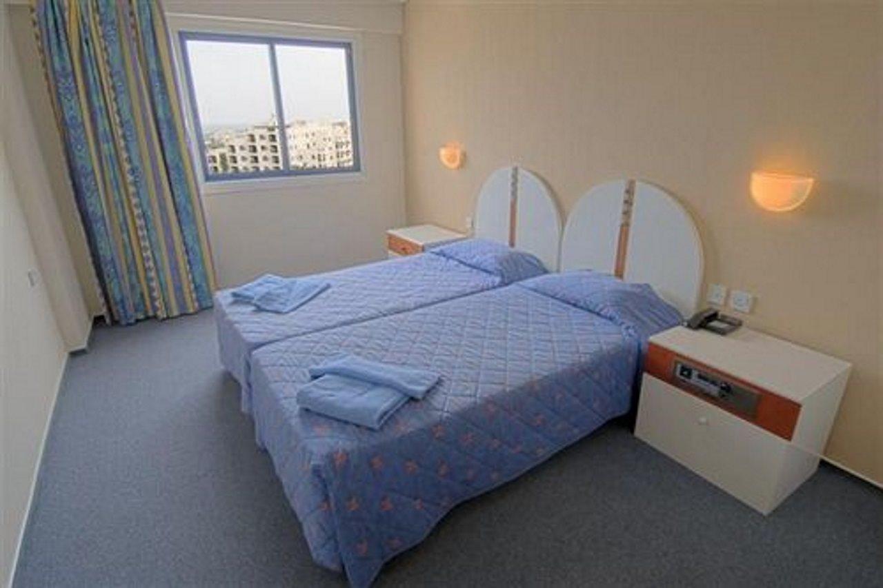 Crown Resorts Elamaris Protaras Buitenkant foto