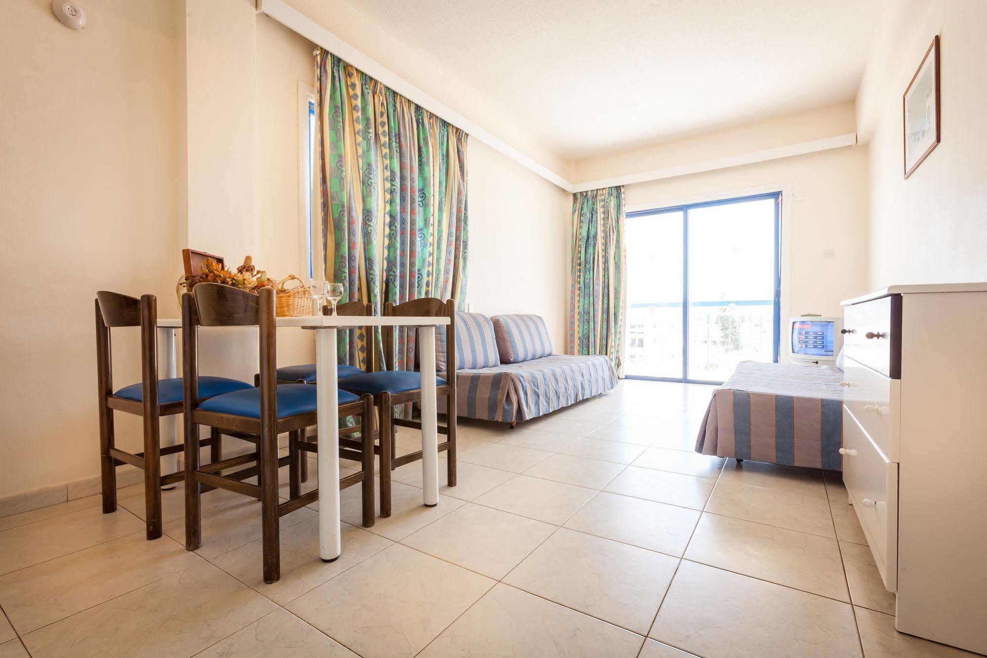 Crown Resorts Elamaris Protaras Buitenkant foto